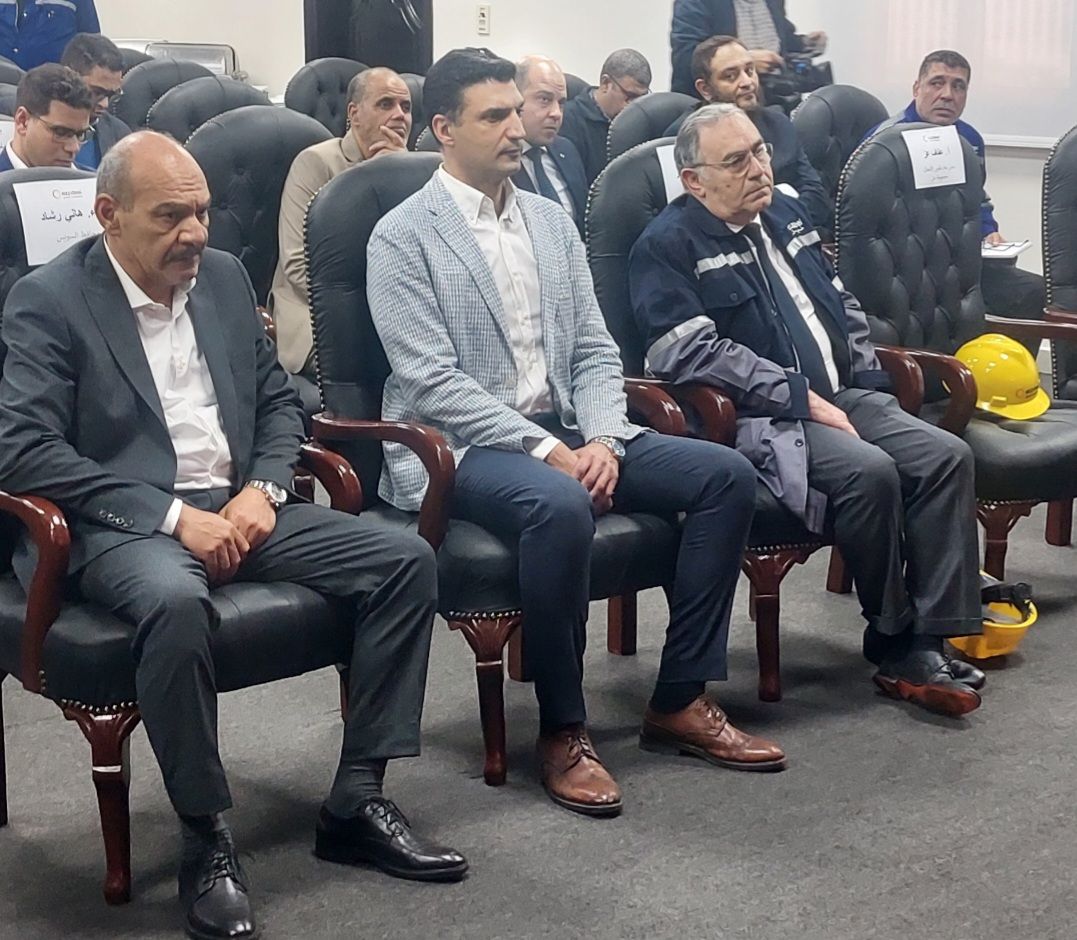 وزير  الصناعه ومحافظ السويس ومهندس علاء ابو الخير  نائب رئيس مجلس إدارة مجموعة عز