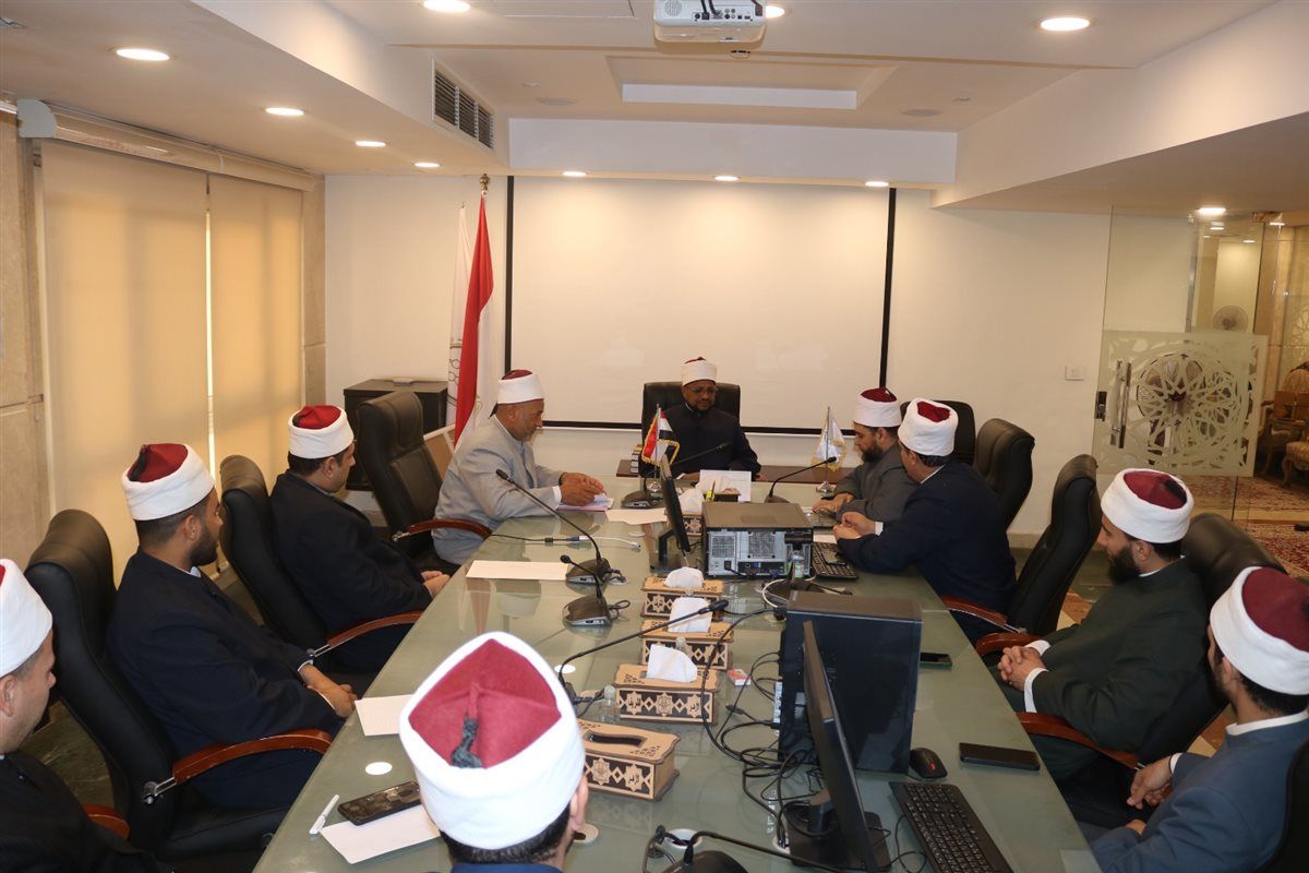 أمين البحوث الإسلامية خلال اجتماعه بإدارة التوجيه ويؤكد ضرورة تكثيف الجهود الدعوية