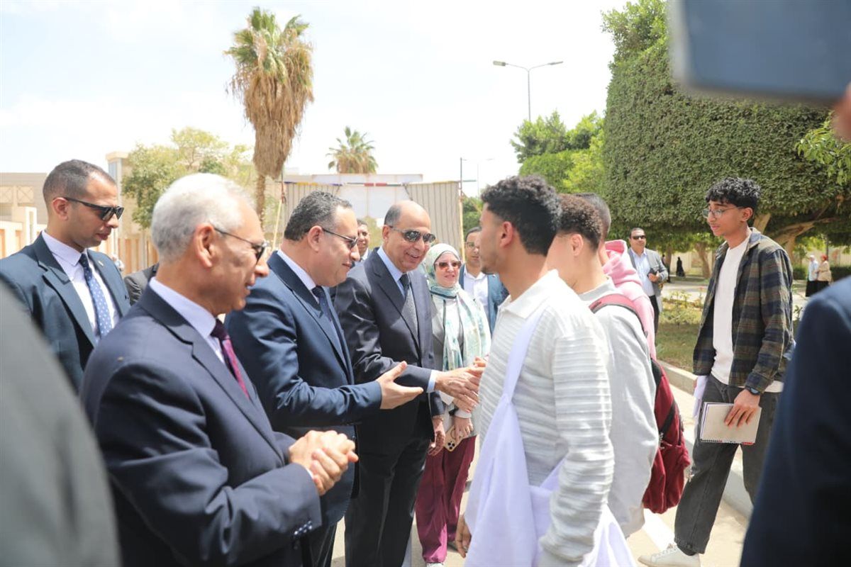 جولة وزير التعليم العالي 