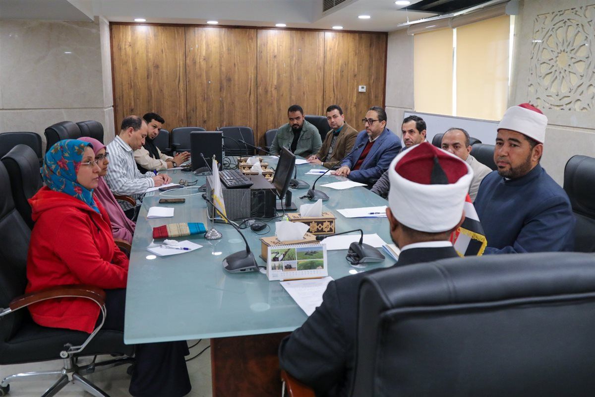 أمين البحوث الإسلامية يجتمع بإدارة مجلة الأزهر ويؤكد أهمية تكامل الجوانب التحريرية والفنية