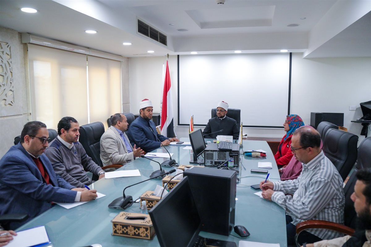 أمين البحوث الإسلامية يجتمع بإدارة مجلة الأزهر ويؤكد أهمية تكامل الجوانب التحريرية والفنية