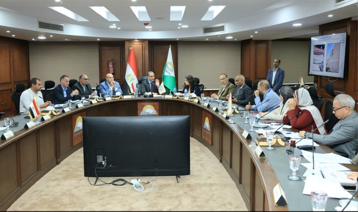 محافظ الجيزة يعقد اللقاء الدوري مع المواطنين ويوجّه بسرعة فحص الشكاوى والاستجابة لها