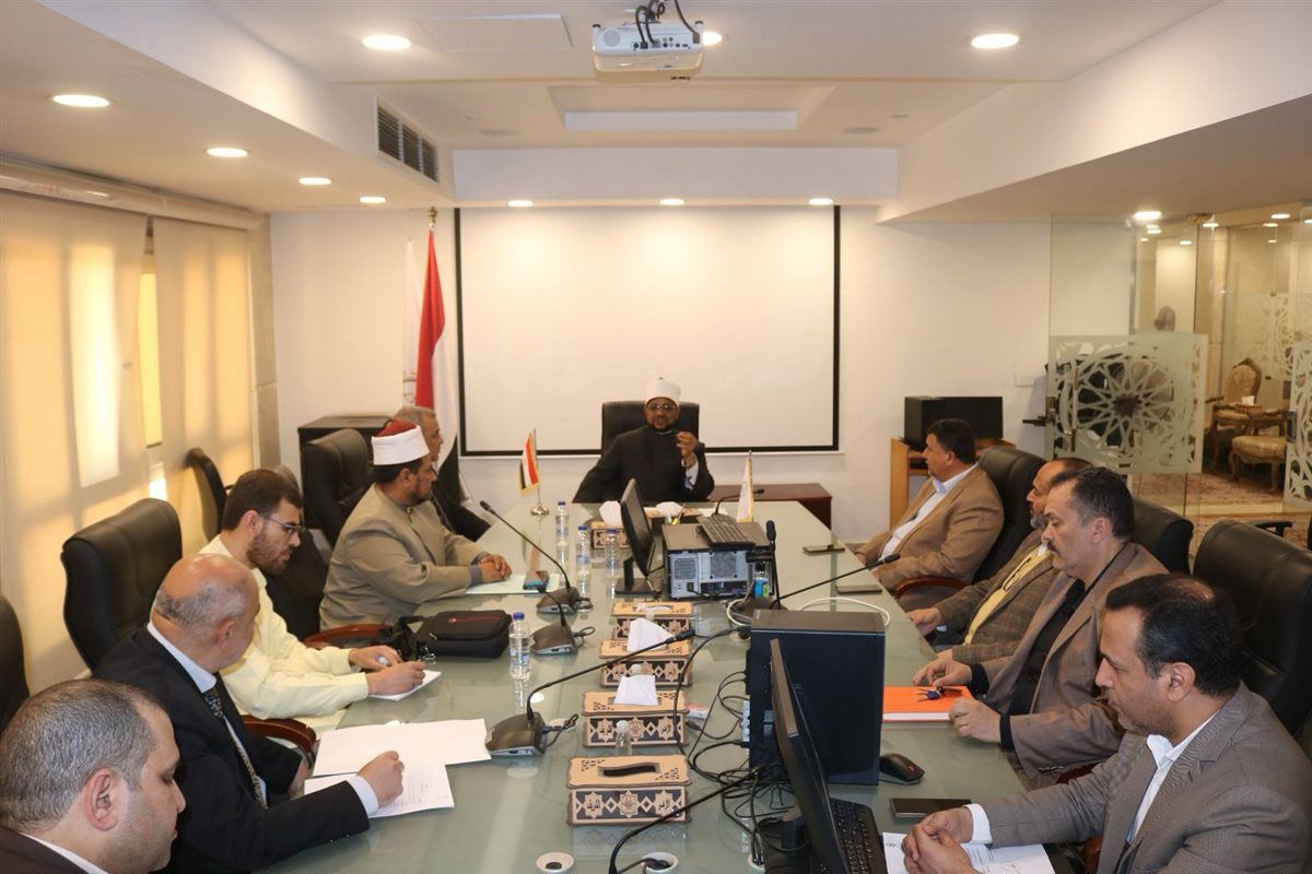أمين البحوث الإسلامية يجتمع بمديري العموم ويناقش خطط العمل عن بعد