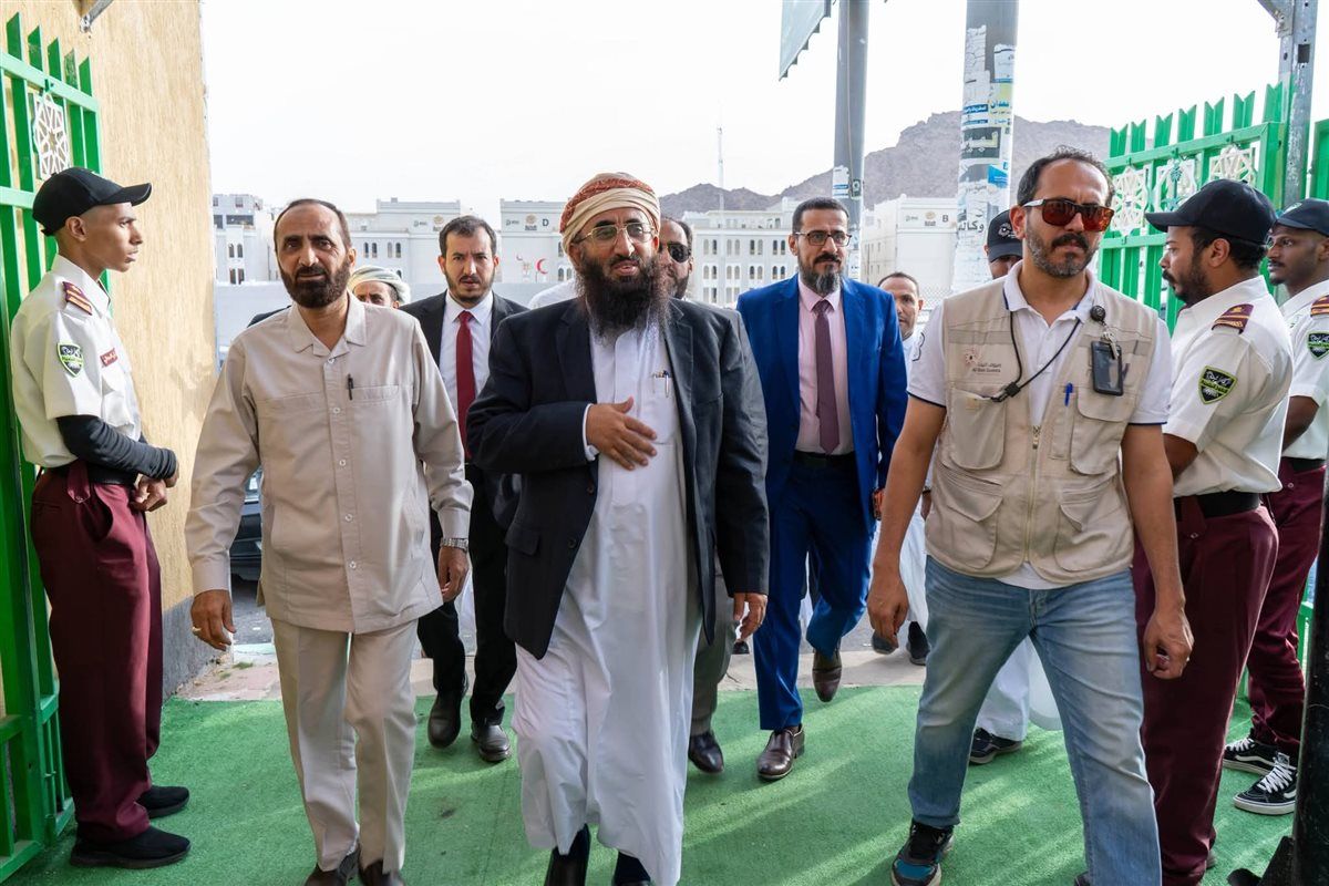 وزير الأوقاف اليمني يتفقد مخيمات الحجاج 