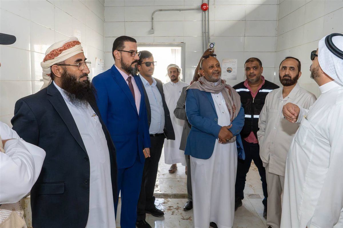 وزير الأوقاف اليمني يتفقد مخيمات الحجاج 