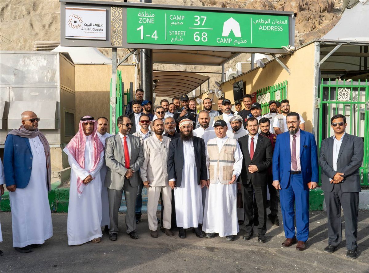 وزير الأوقاف اليمني يتفقد مخيمات الحجاج 