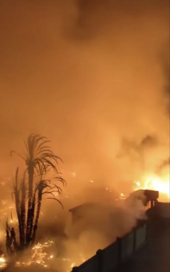 حريق ضخم داخل مزرعة