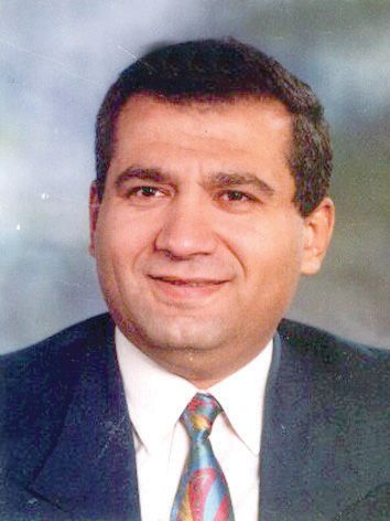 الدكتور أشرف رياض 