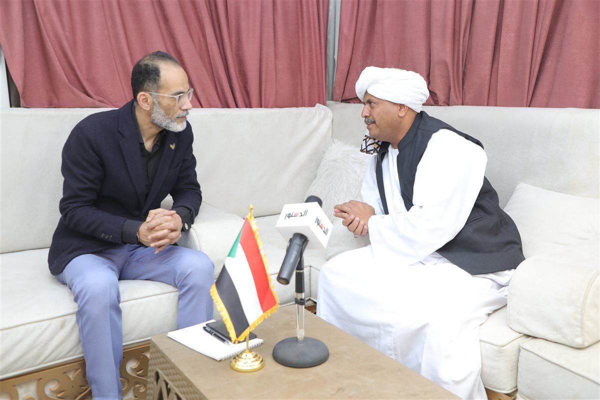 المستشار مصلح نصار، مستشار رئيس الوزراء السوداني مع عمرو خان