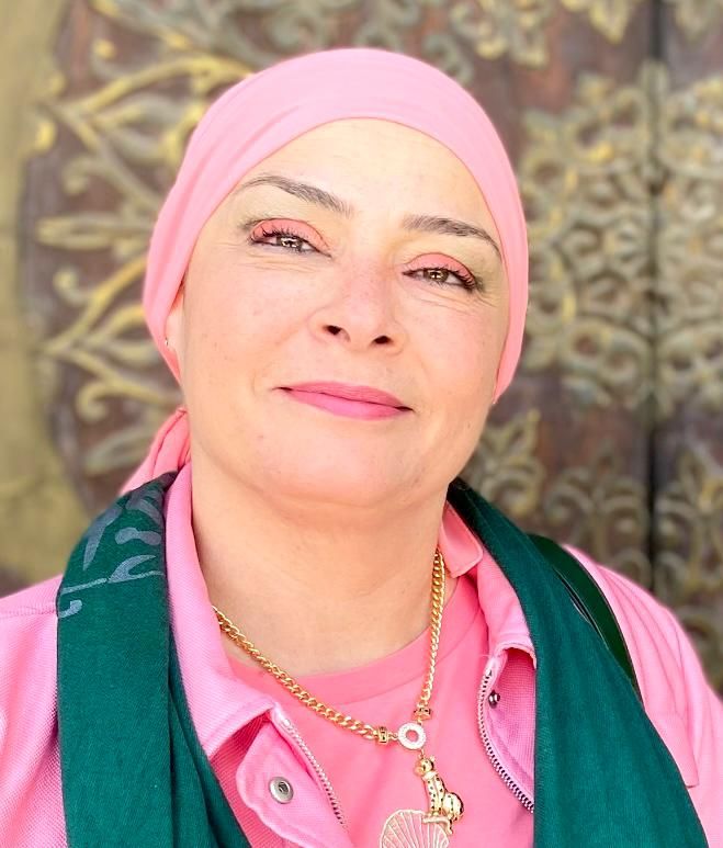 الكاتبة عبير العطار 