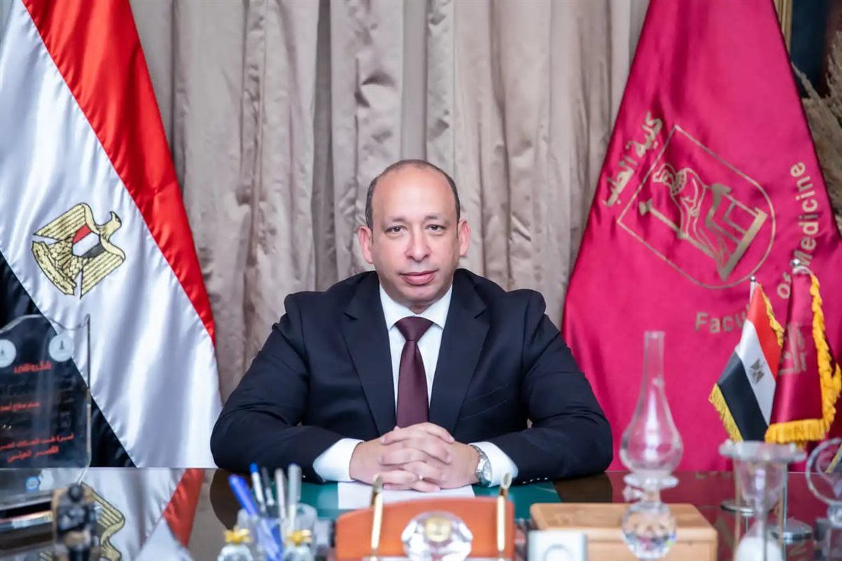 حسام صلاح مراد عميد قصر العيني 