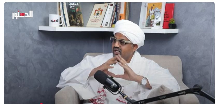 الدكتورعبدالرحمن شُمينا خلال حواره في بودكاست “هنا السودان من القاهرة “ 