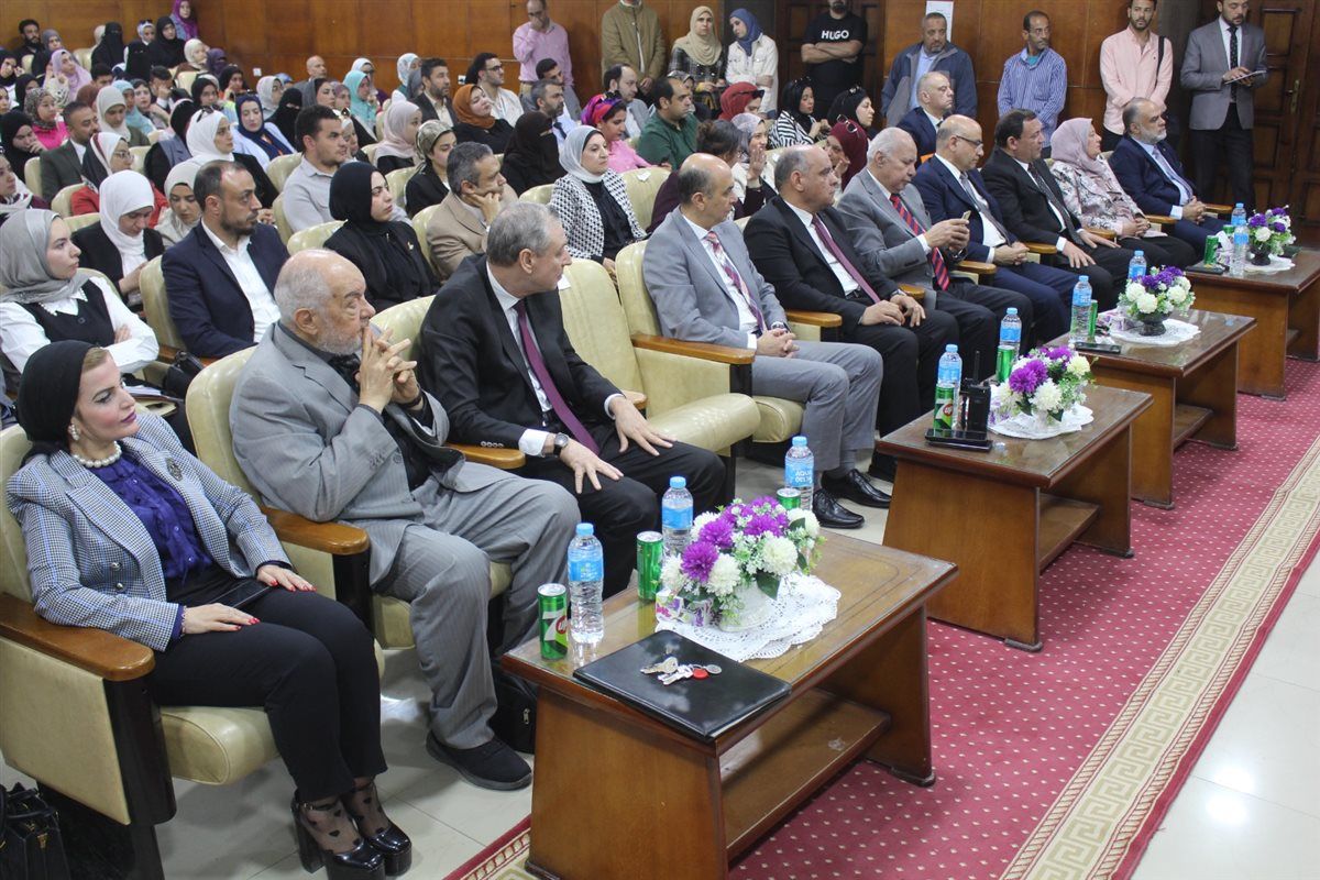 الملتقى منصةً تطبيقيةً فاعلةً تجمع بين الطلاب والخريجين