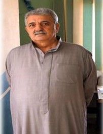 الحاج فتحي الغريب سائق البلدوزر