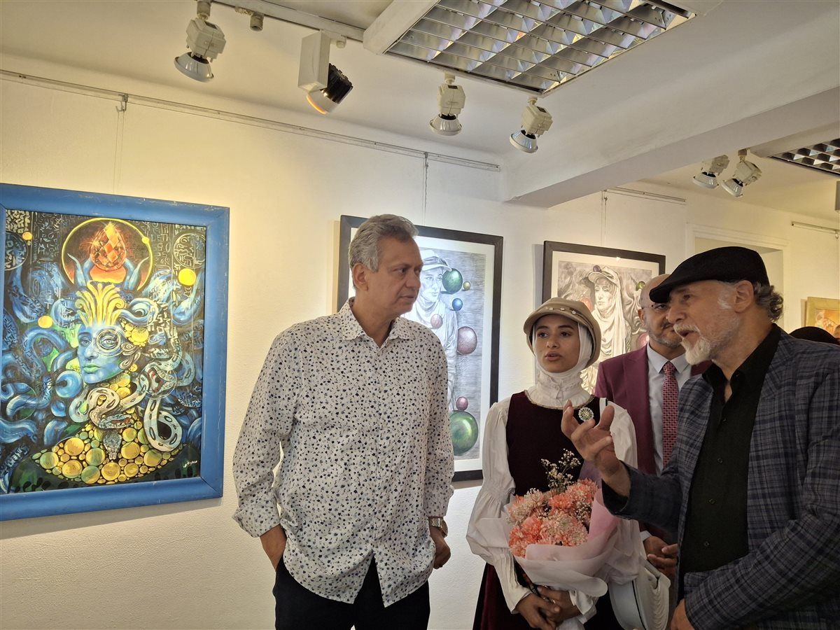 نقيب التشكيليين بمعرض