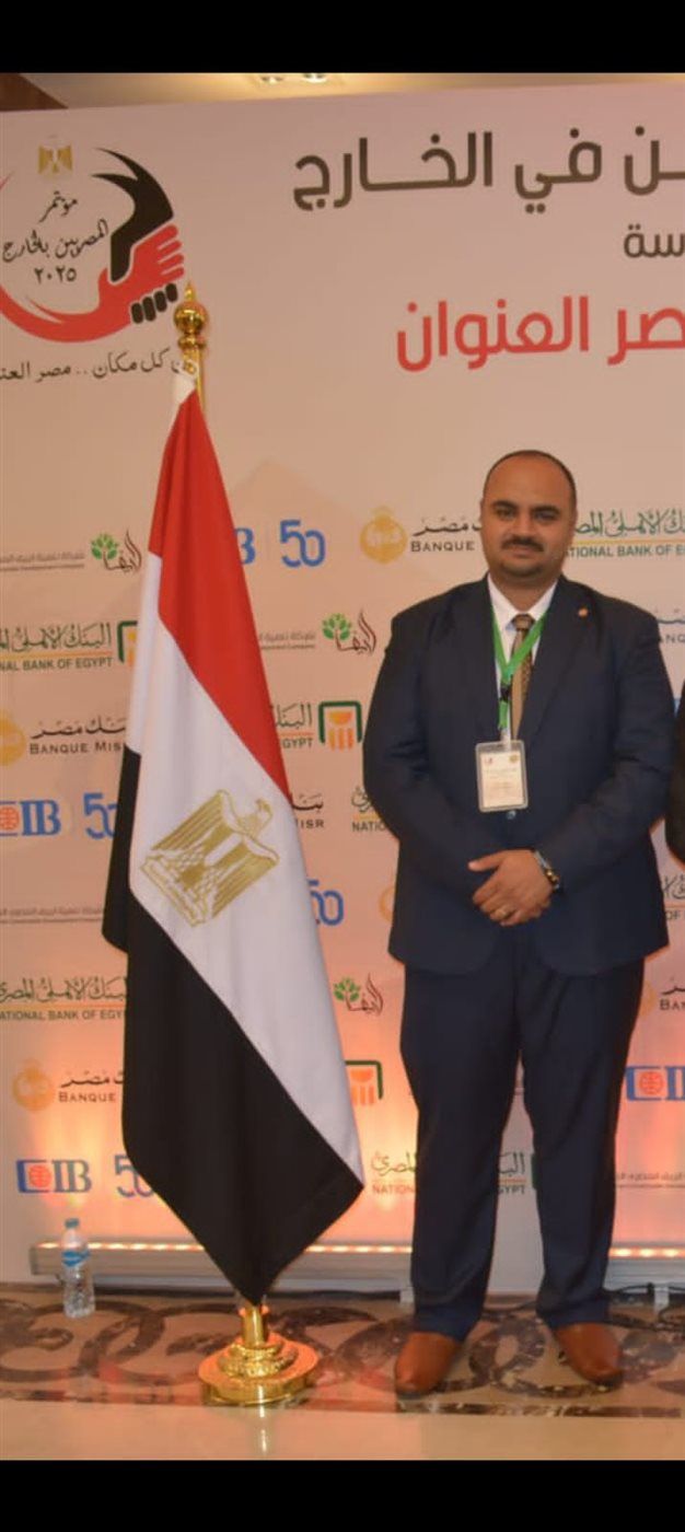 مصطفى خلف