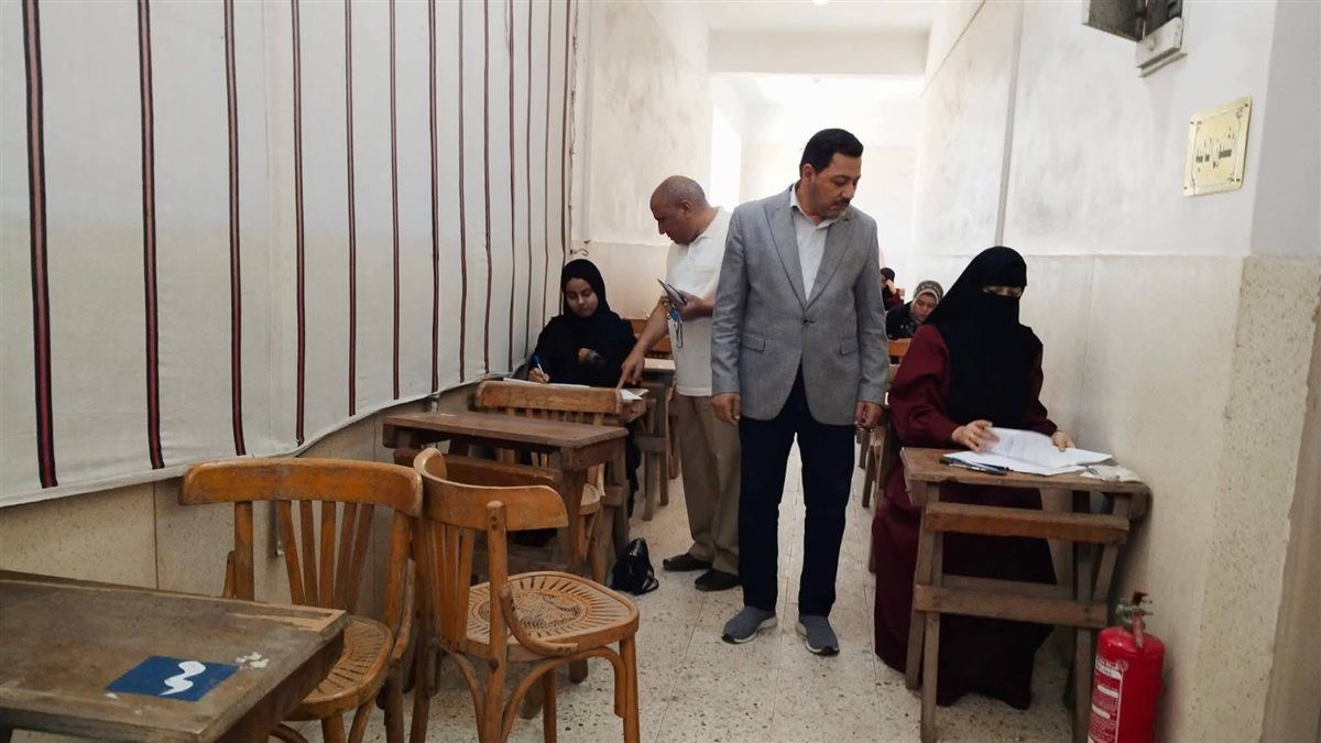 جانب من متابعة الامتحانات 