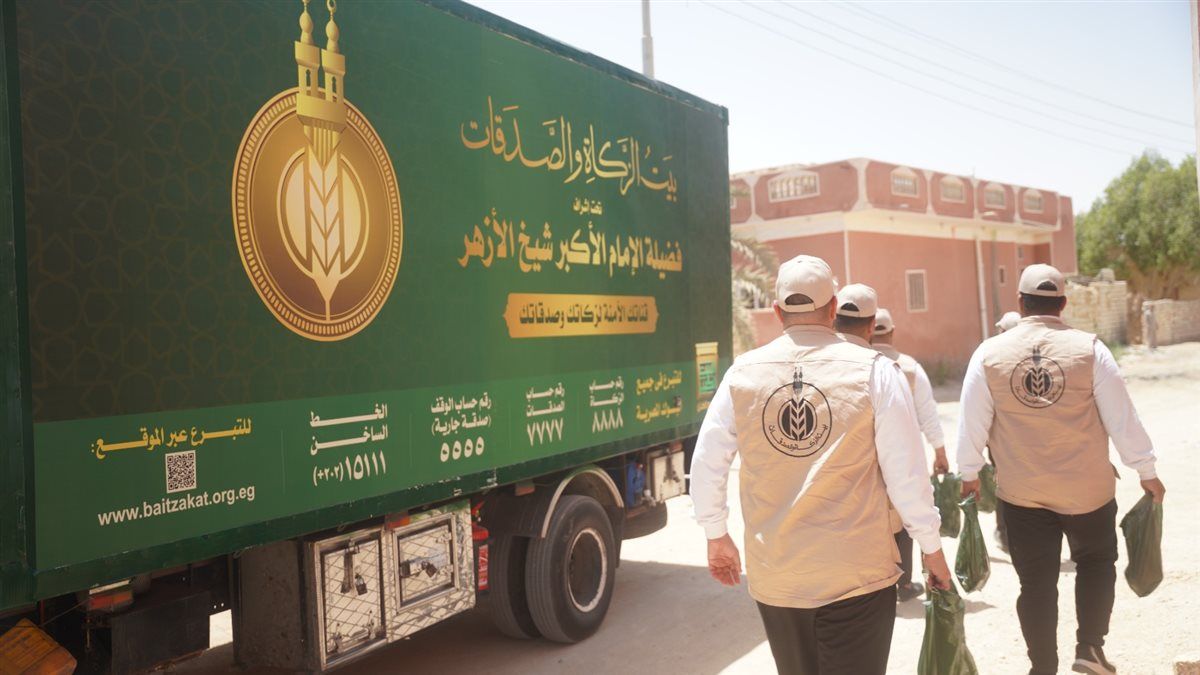 بيت الزكاة ينتهي من توزيع لحوم الأضاحي على الأُسَرِ المستحِقَّة في مطروح