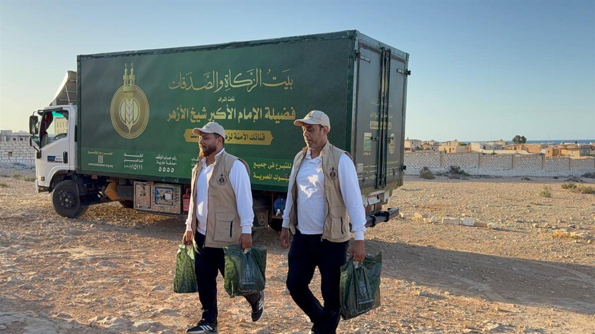 بيت الزكاة ينتهي من توزيع لحوم الأضاحي على الأُسَرِ المستحِقَّة في مطروح