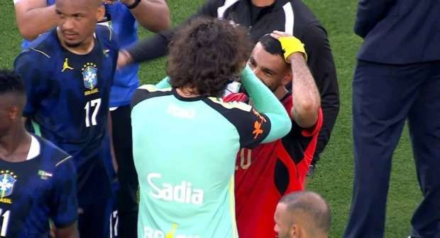 <strong>محمد صلاح وأليسون بيكر</strong>