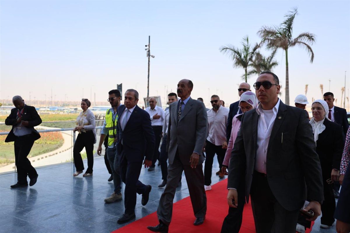 جولة رئيس إريتريا فى العاصمة الجديدة