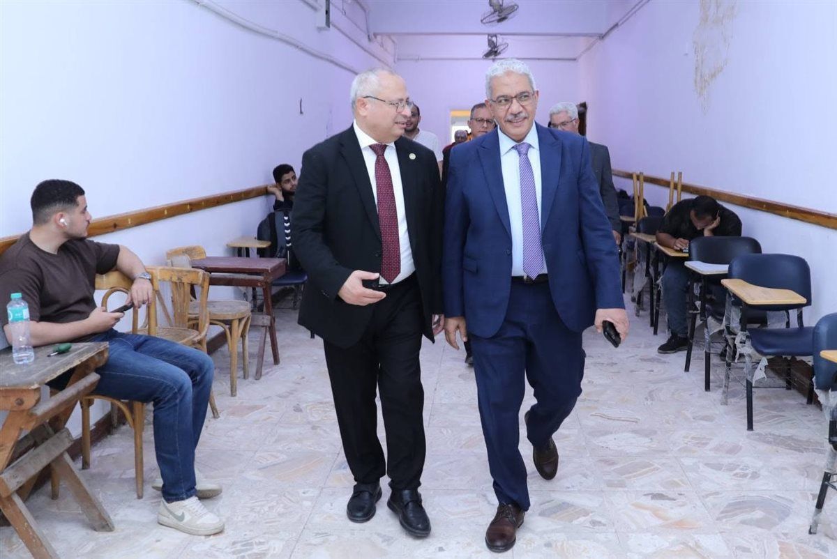 جانب من نائب رئيس الجامعة للامتحانات