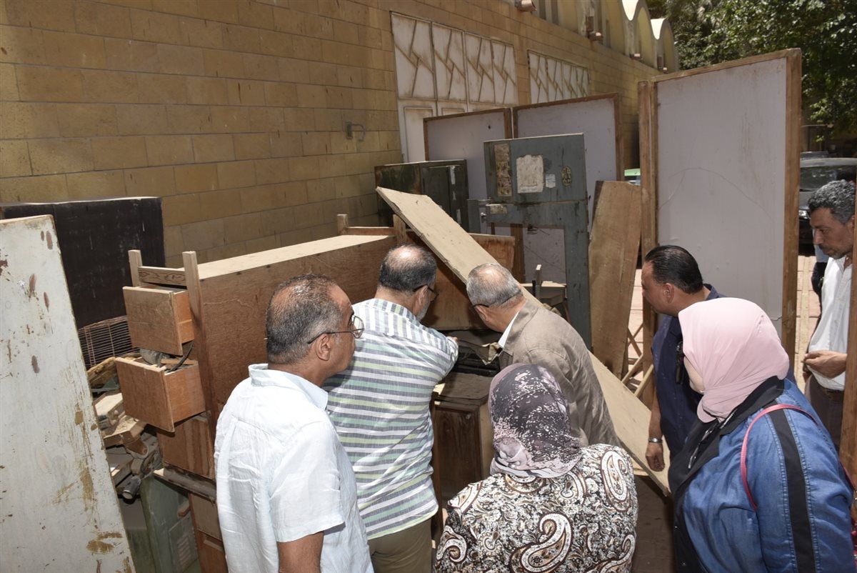 جولة تفقدية لرئيس قطاع الفنون التشكيلية بمتحف راتب صديق