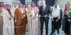 وزير
      الصناعة
      يدشن
      مصنع
      "سيمنس
      للمعدات
      الكهربائية"
      في
      جدة