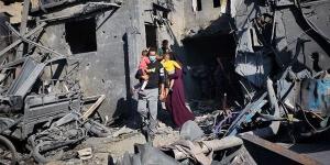12
      شهيدا
      بينهم
      5
      أطفال
      في
      استهداف
      طيران
      الاحتلال
      منزلا
      لعائلة
      ثابت
      بدير
      البلح