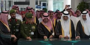 الجوازات
      السعودية
      تدشن
      المرحلة
      الأولى
      من
      البوابات
      الإلكترونية
      بمطار
      الملك
      خالد