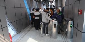 بالصور.. إقبال كبير من المواطنين على استخدام الأتوبيس الترددي السريع BRT