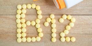 نقص فيتاميني D وB12 يظهر عبر إشارات قد لا تنتبه لها