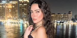 وئام مجدي تتألق بإطلالة سوداء على ضفاف النيل (صور)