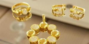 سعر الذهب عيار 21 بمحلات المجوهرات اليوم الأربعاء