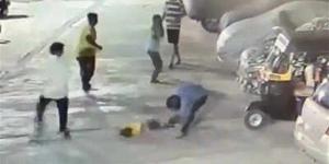 طفل يتعرض للضرب على يد سائق عقب مشادة مع والده