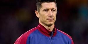 ليفاندوفسكي بين الاعتزال والغموض.. مستقبل مجهول يثير القلق في برشلونة وبولندا