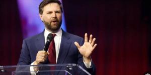 عاجل.. نائب ترامب يجري محادثات مع وسطاء لإنهاء الحرب مع إيران مقابل فتح مضيق هرمز