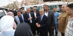 محافظ بني سويف يتفقد موقف الواسطى ويضبط مخالفة أجرة وخط سير