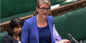 بريطانيا: دول العالم عازمة على استخدام كل السبل لإعادة فتح مضيق هرمز