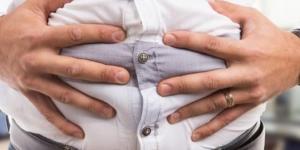 أطعمة شائعة قد تسبب انتفاخ البطن دون أن ننتبه