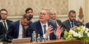 البترول: تفعيل مناقشات تمكين الشباب بالمائدة المستديرة ووضع آليات تنفيذية لمخرجاتها