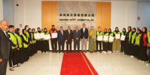 وزير العمل يزور شركة هواهونج للملابس ويلتقي مستثمرين مصريين وأجانب