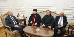 يزور المحافظة للمرة الأولى.. محافظ القاهرة يستقبل رئيس الطائفة الكلدانية في مصر