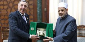 شيخ الأزهر يستقبل رئيس المحكمة الدستورية العليا