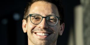 ثائر يَقترب من حُكم فلوريدا..جمهوري بدماءٍ لاتينية تَخشاه إسرائيل