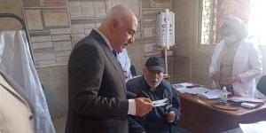 وكيل صحة القليوبية يتفقد مركزًا طبيًا بالعبور ويحيل المتغيبين للتحقيق