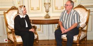 تعزيز الشراكات العلمية بين جامعة عين شمس ومعهد كوادرام