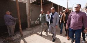 محافظ أسيوط يتابع تطوير سوق الحمراء التجاري الحضاري