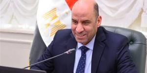 وزير العمل يسلم عقودًا لذوي الهمم ويكرم متدربين ضمن مبادرة "من حقك تكون"