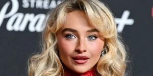 سابرينا كاربنتر تقود عملية سرقة ساحرة في أغتيتها الجديدة "جولة في المنزل"